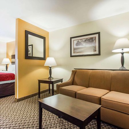 Comfort Suites Clinton Near Presbyterian College Eksteriør billede