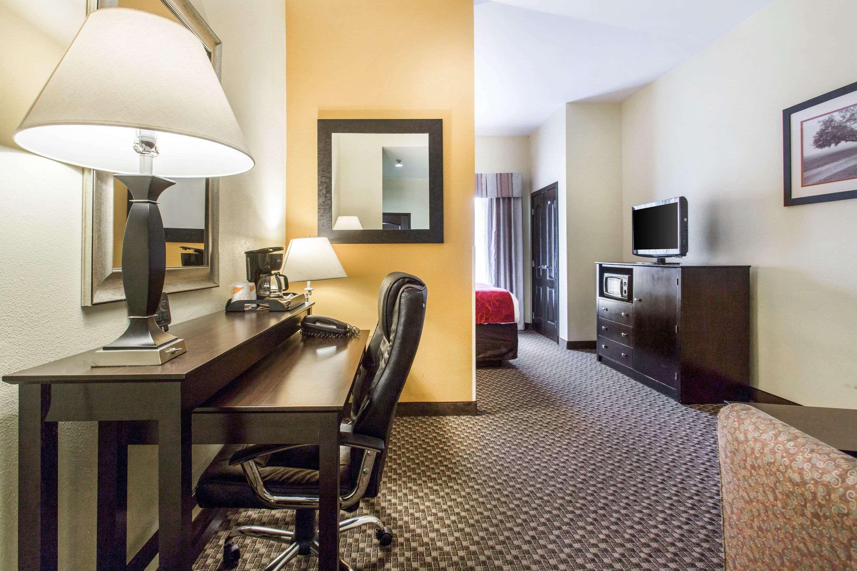 Comfort Suites Clinton Near Presbyterian College Eksteriør billede