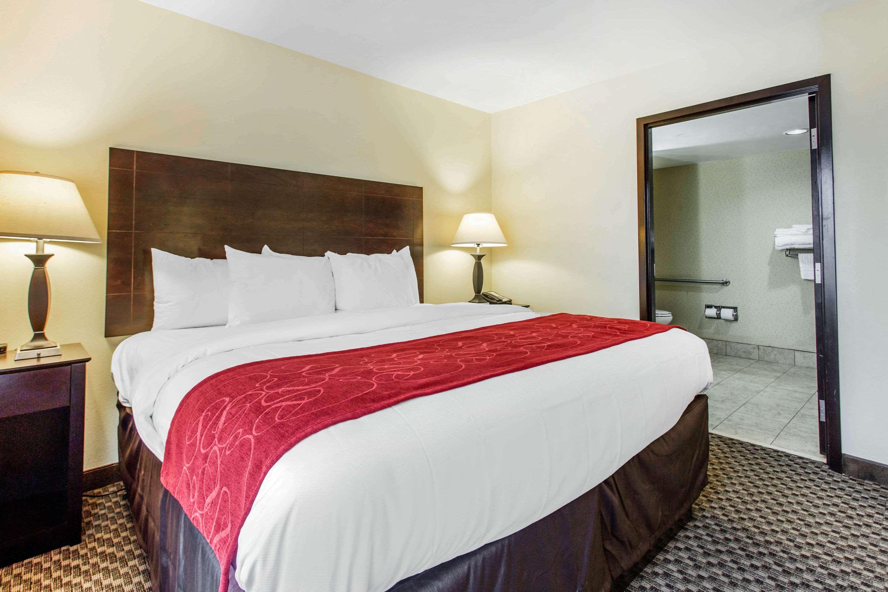 Comfort Suites Clinton Near Presbyterian College Eksteriør billede