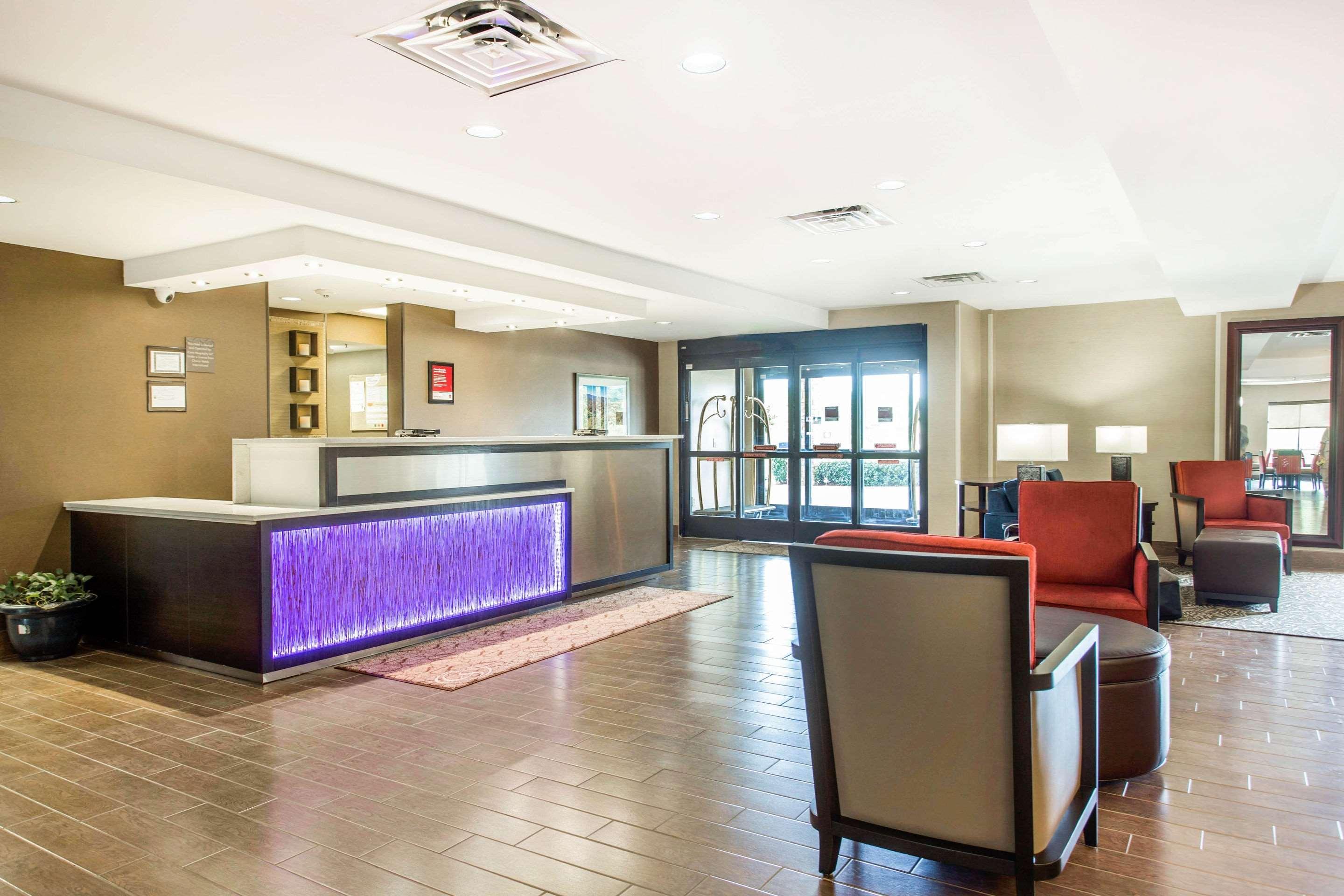 Comfort Suites Clinton Near Presbyterian College Eksteriør billede