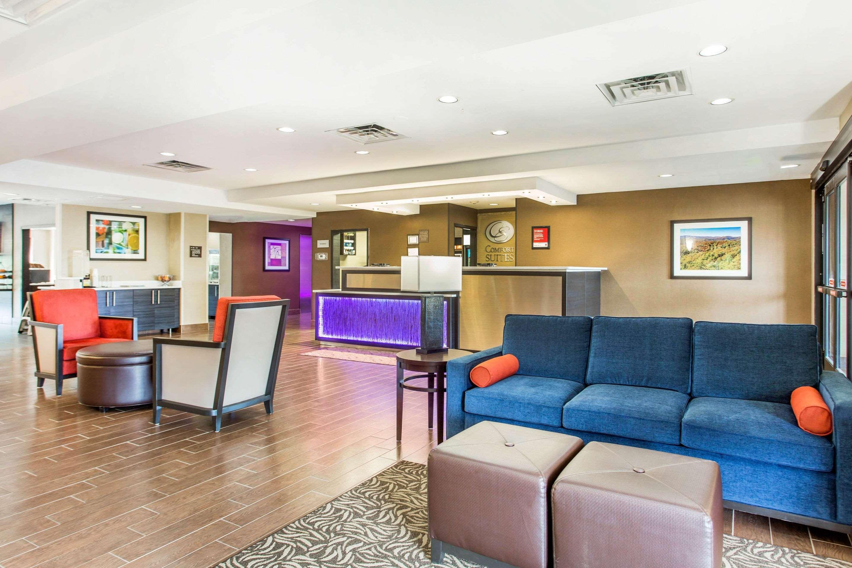 Comfort Suites Clinton Near Presbyterian College Eksteriør billede