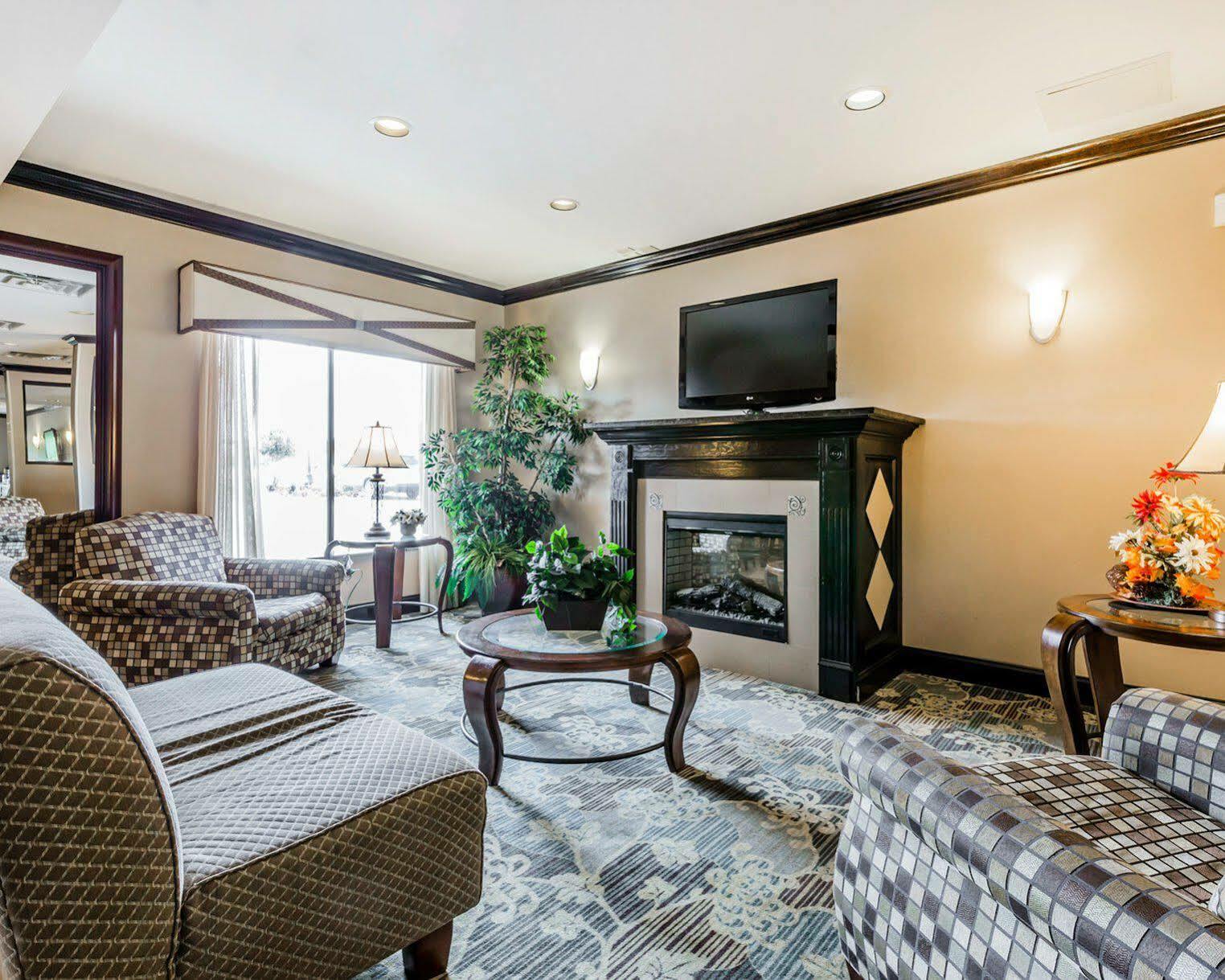 Comfort Suites Clinton Near Presbyterian College Eksteriør billede
