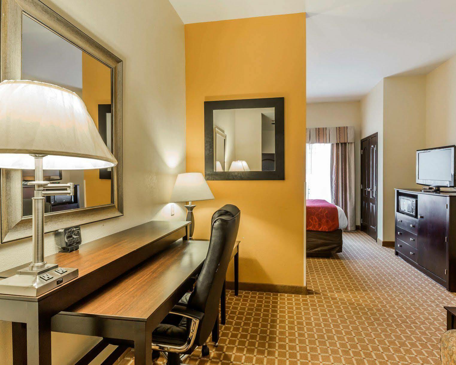 Comfort Suites Clinton Near Presbyterian College Eksteriør billede