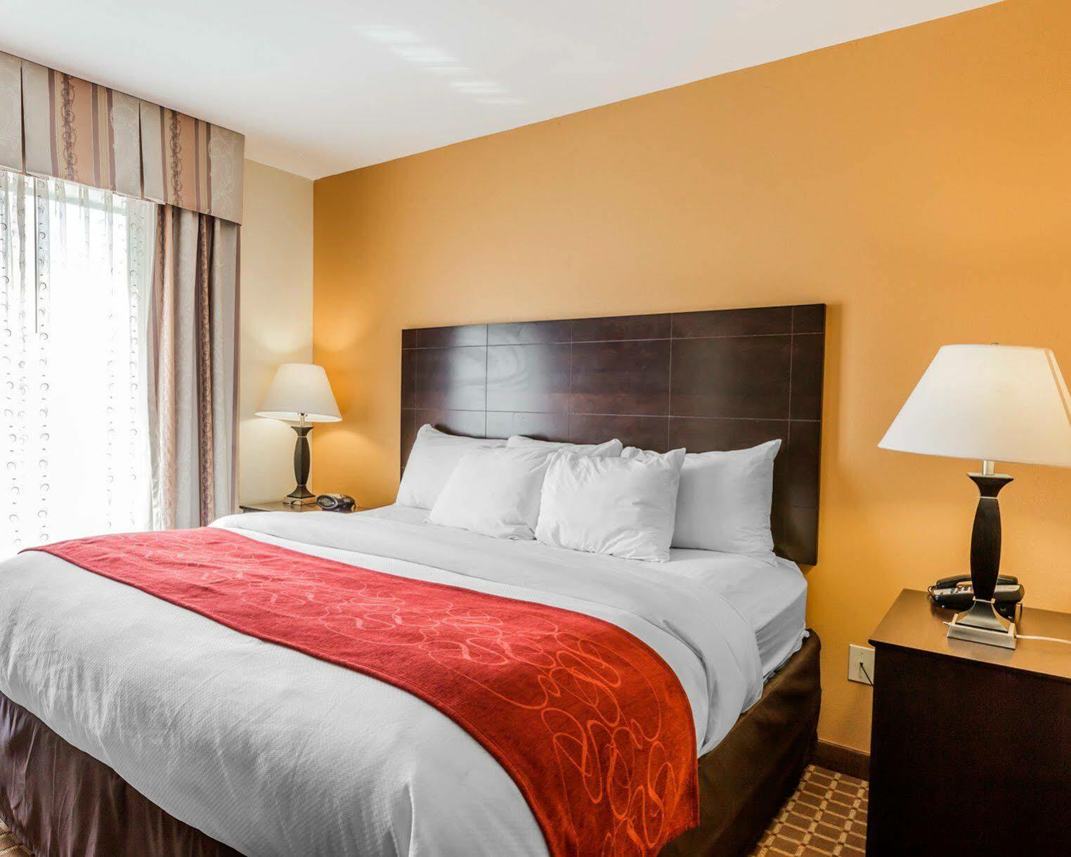 Comfort Suites Clinton Near Presbyterian College Eksteriør billede